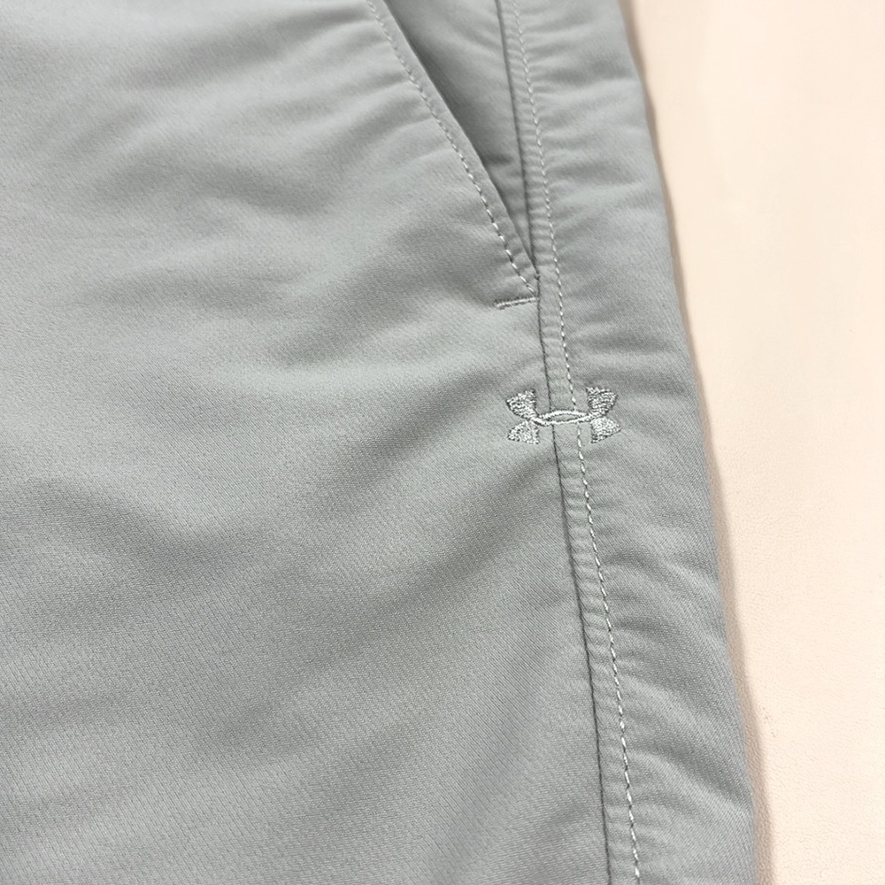 Under armour loose style golf shorts​​​​​​ - Picture 4 of 13